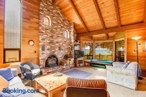 Escape to Saratoga Lodge: Private Dog Friendly Cabin with Sauna Near the Beach and Mountains - Image 2