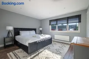 16 Waterloo Close, Newmarket - Image 4