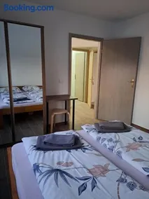 sara1 - Image 2