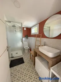 Charming studio with private terrace - Image 3