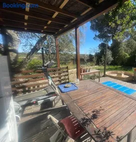 Private room and shared kitchen in vintage caravan Countryside views - Image 2
