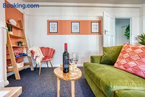 Brewery Loft - 3 Bedroom Bright Spacious apartment in the centre of town, Wifi, Netflix - Image 3