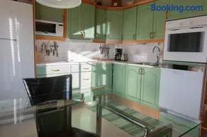 Kent's Lodge - Image 1
