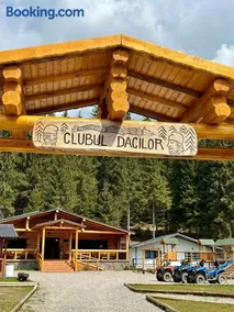 CLUBUL DACILOR - Image 1