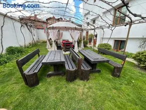 Bayrakova Guest House - Image 3