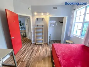 Bright 2BR Midtown Wilmington - Walk to Trader Joe's & Whole Foods, Top-Rated Location - Image 2