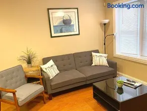 Entire Modern 2 Bedroom Apartment - Image 4