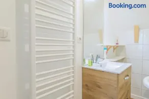 Grande maison de charme avec piscine intérieure - Image 2