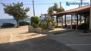 Gkoloi Studios & Apartments - Image 1