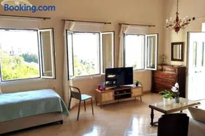 Manos Home - Image 3
