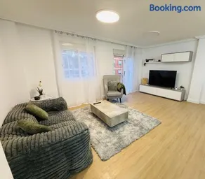 Apartamento Vega - Amplio, Soleado y con Balcón - Image 3