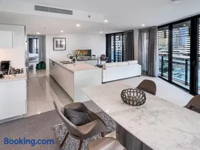 Stunning 2 bed 2 bath 8th floor - GC Getaways - Image 4