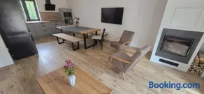 House by the water - Image 3
