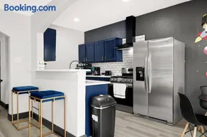 Newly updated Cozy Home with Pool, Patio, BBQ! 5BR - Image 4