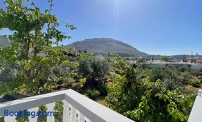 Cozy Archangelos apartments with private parking - Image 1