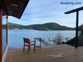 Deep Cove Stunning Waterfront Whole House - Image 4