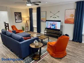 The Drover House by USAO in Chickasha, Fenced Yard, King Bed, Smart TV, High Speed WIFI & Covered Parking - Image 1