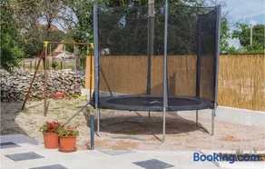Three-Bedroom Holiday Home In Unesic - Image 4