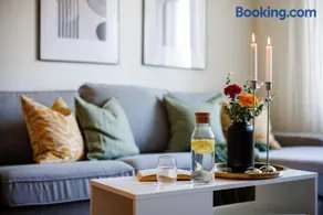 Guestly Homes - 1BR Executive Premium Suite - Image 1