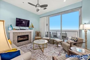 Unique beachfront condo with exceptional views - Image 3