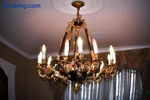 Chateau Connellsville Victorian Era Suite - Image 3