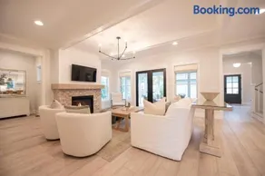 Luxury Coastal Living in the Heart of South Haven - Image 4