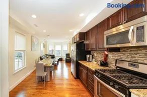 988 - 2 4BR Boston Cozy Getaway near Geneva Cliffs - Image 5