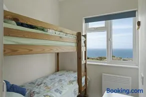 Clifftop Home Panoramic Sea View Garden Parking - Image 1