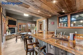 ⛷️ Stunning 8 Bed Mountain Chalet | Steps from Holiday Valley | Hot Tub, Sauna, Theatre & Bar - Image 3