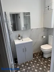 Modern & Spacious House - Image 3