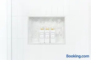 Scandi Chic-mins to KSU, Sleeps 5, wKing, pet friendly - Image 3