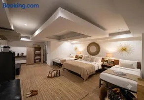 Aomsin Premium Hotel Suit Near Shoping Malls - Image 1