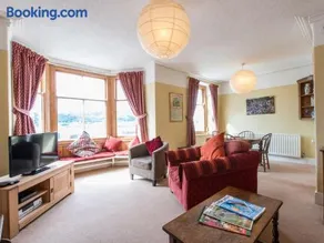 Glan Y Mor, 147 Station Road - Image 1