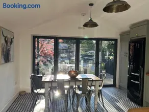 1 bed apt Sleeps 2 Oswestry Parking Garden - Image 3