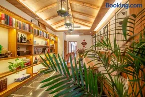 Zhangjiejie Yuelu Homestay Nearby the Entrance of Avatar mount Free illy coffee & Fresh Fruit, Free Laundry Service,Vegetarian Friendly - Image 3