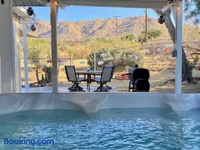 10 minutes to JTNP - Saltwater Float Pool, Hot Tub, Telescope, Fireplace and Views - Image 3