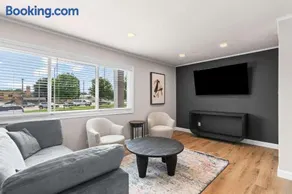 Newly Renovated Unit in Central Spfld #201 - Image 4