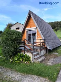 Petit chalet avec terrasse - Image 1