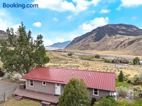 Yellowstone Treasure Retreat - Image 2