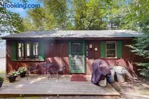 Cozy Lakefront Cottage with Dock, Mountain Views, Peaceful Location - Image 1
