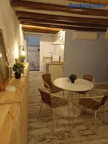 Petra apartments -Old City with terrace and barbecue- - Image 3