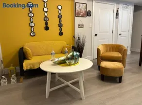 Comfy, cozy, stylish and affordable - free parking - Image 3
