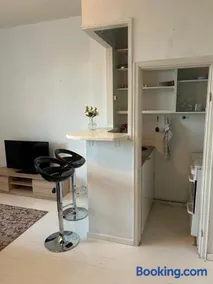 Bright studio in a central location - Image 4