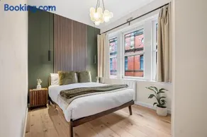 Stylish 1 Bed City Centre Apartment (Sleeps 4) - Image 2