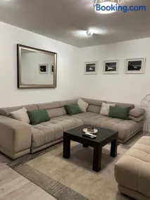 Bianco Deluxe Apartment - Image 3