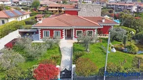 Private Luxury Villa with Pool - Image 4