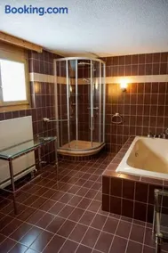 Grosse 2 ZImmer Wohnung mit Terrasse - Image 2