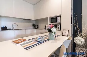 Il Mare Sotto Casa - Elegante Appartamento con Piscina - Wi-Fi & Box Privato - Image 2