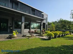 Live Specialty House - Image 1