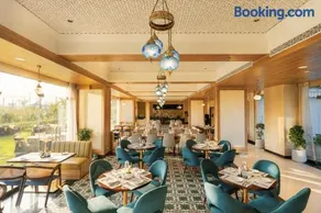 Bodhi People Luxury 1RK Studio with Balcony & Pool near Airport - Image 2